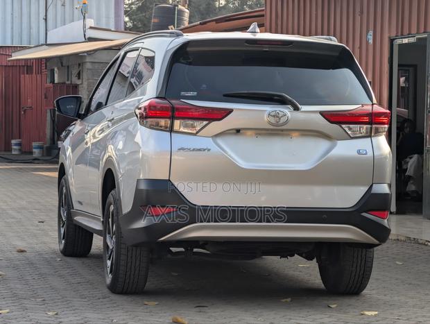 Toyota Rush 2022 Silver
