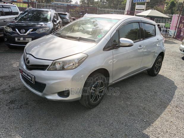 Toyota Vitz 2013 Silver