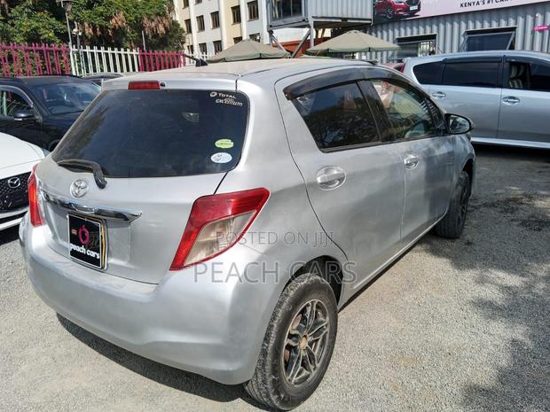 Toyota Vitz 2013 Silver