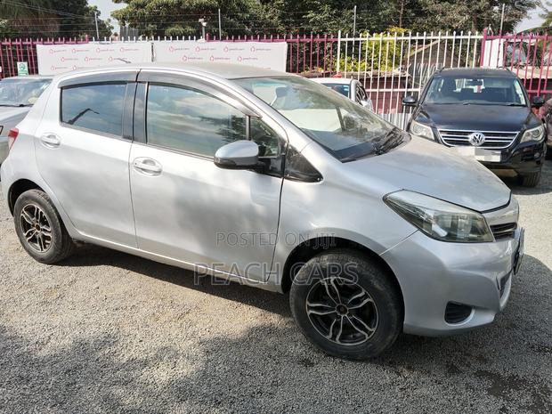 Toyota Vitz 2013 Silver