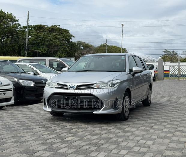 Toyota Corolla Fielder 2020 Silver