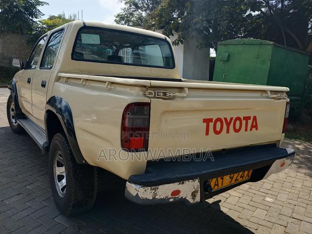 Toyota Hilux 2.5 Cab 2005 Beige