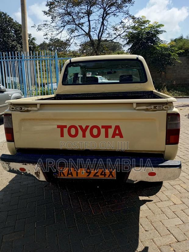 Toyota Hilux 2.5 Cab 2005 Beige