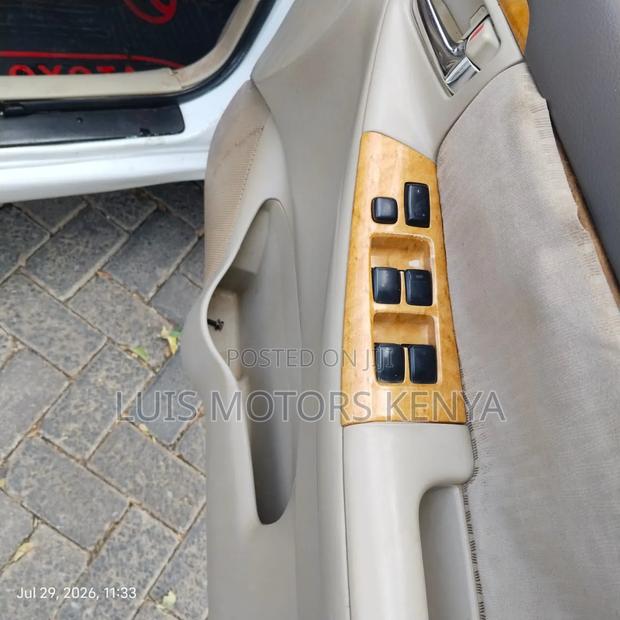 Toyota Corolla 2005 White