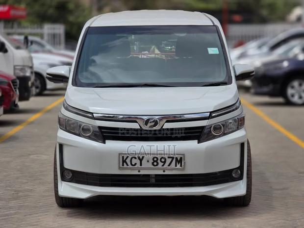Toyota Voxy 2014 White