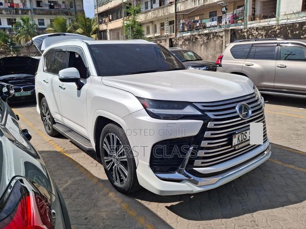 Toyota Lexcen 2022 White