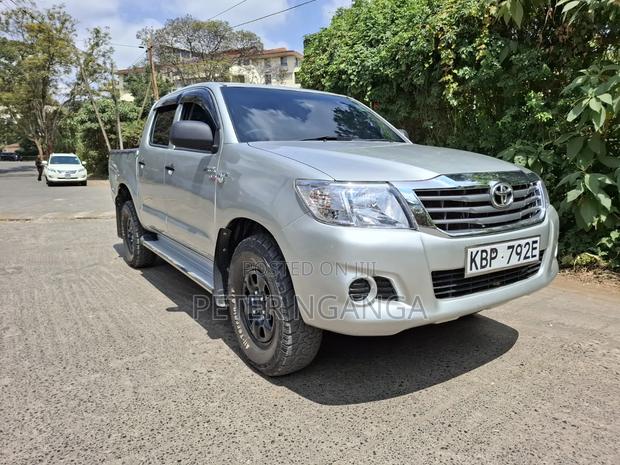 Toyota Hilux 2011 Silver
