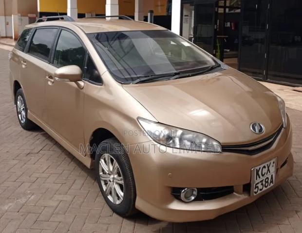 Toyota Wish 2012 Gold