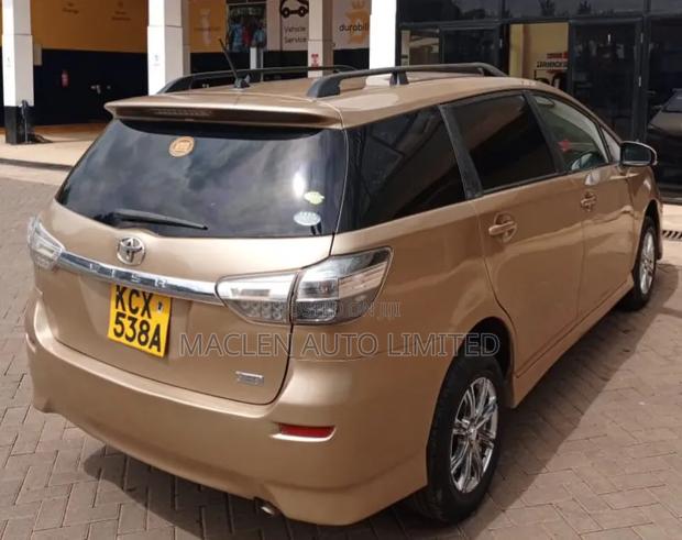 Toyota Wish 2012 Gold