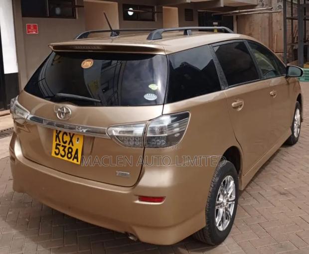 Toyota Wish 2012 Gold