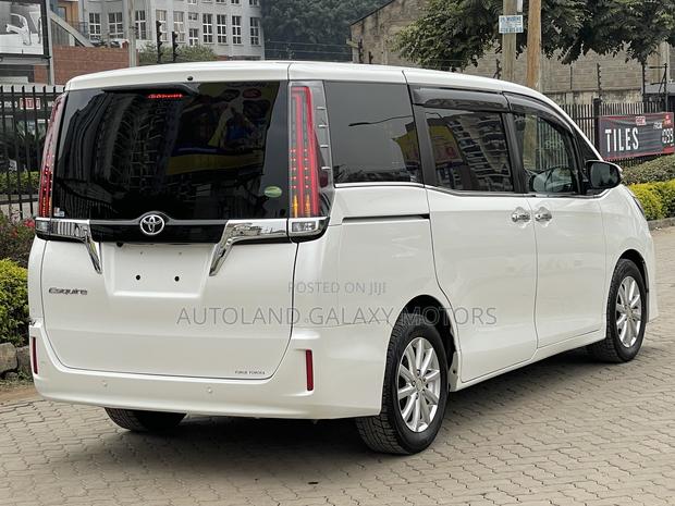 Toyota Esquire 2019 White