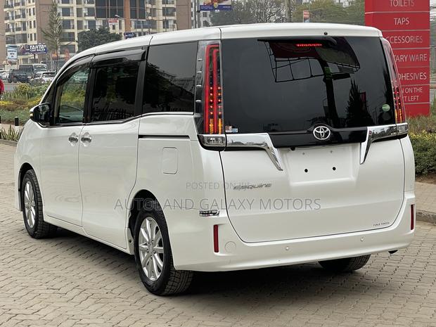 Toyota Esquire 2019 White