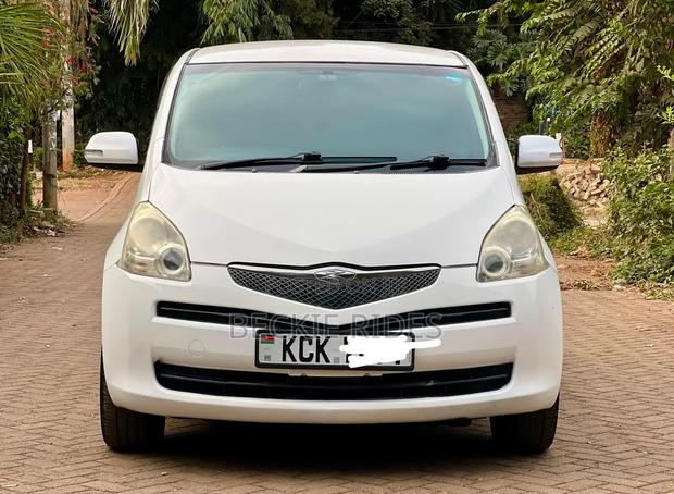Toyota Ractis 2010 White