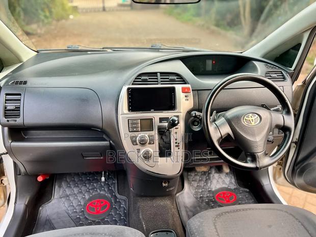 Toyota Ractis 2010 White