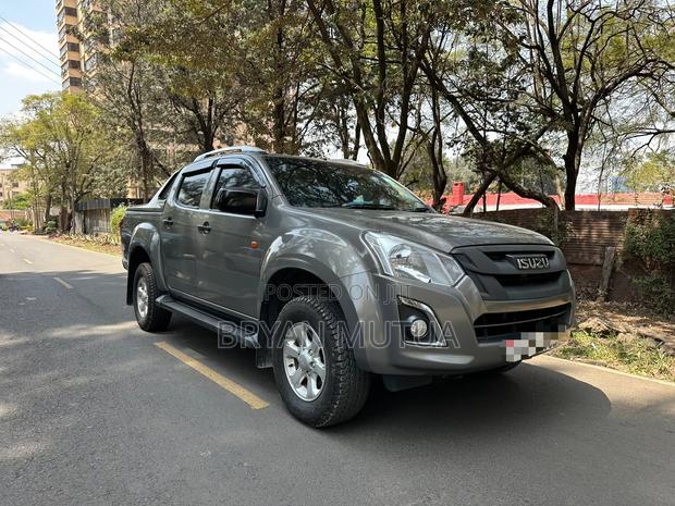 Isuzu D-MAX 2023 Gray