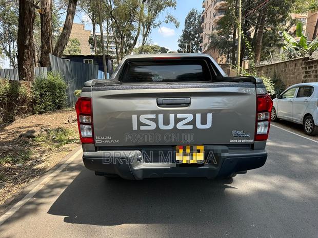 Isuzu D-MAX 2023 Gray