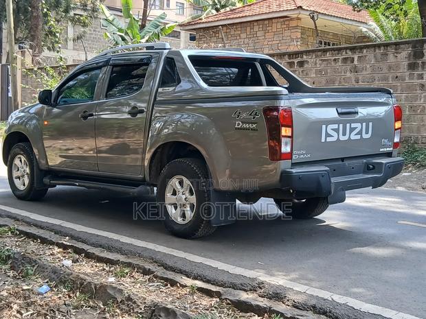 Isuzu D-MAX 2023 Gray