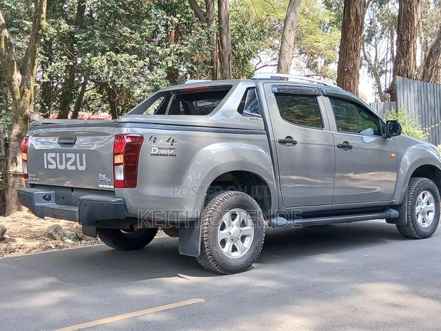 Isuzu D-MAX 2023 Gray