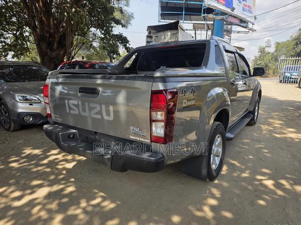 Isuzu D-MAX 2023 Gray