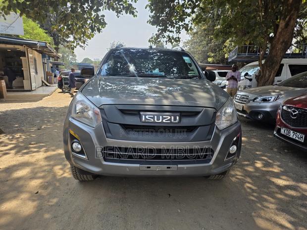 Isuzu D-MAX 2023 Gray