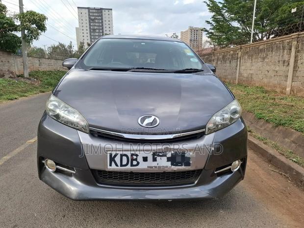 Toyota Wish 2014 Gray