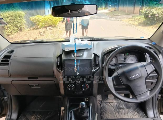 Isuzu D-MAX 2023 Silver