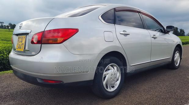 Nissan Bluebird 2011 Silver