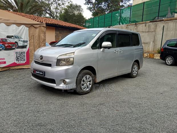 Toyota Voxy 2008 Silver