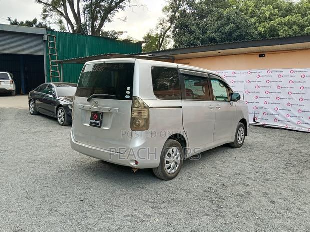 Toyota Voxy 2008 Silver