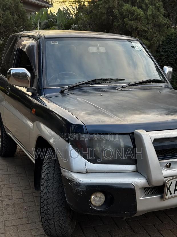 Mitsubishi Pajero IO 1999 Blue