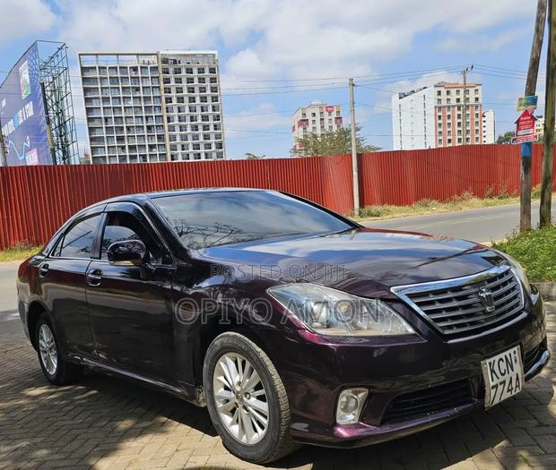 Toyota Crown 2010 Maroon