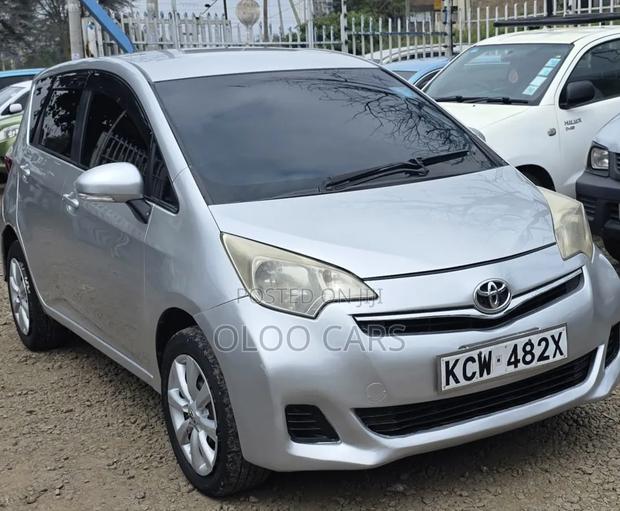 Toyota Ractis 2012 Silver