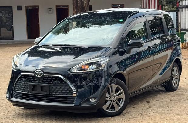 Toyota Sienta 1.5 FWD 2019 Black