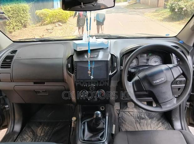 Isuzu D-MAX 2023 Gray