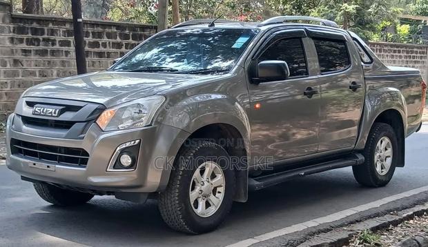 Isuzu D-MAX 2023 Gray