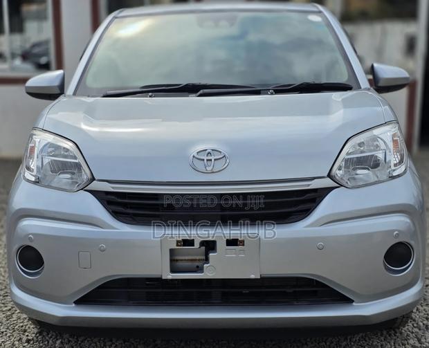 Toyota Passo 2019 Silver