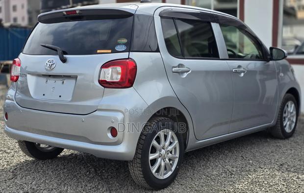 Toyota Passo 2019 Silver