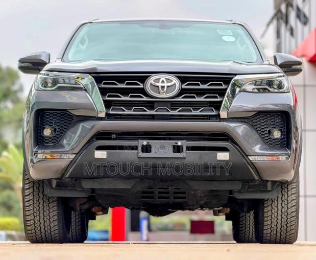 Toyota Fortuner 2.8 D AWD 2021 Gray