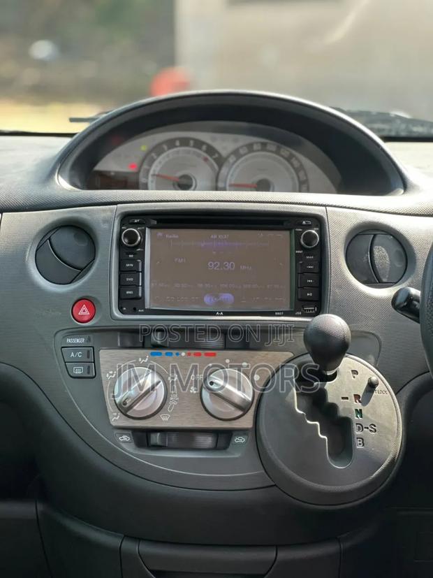 Toyota Sienta 2012 Purple