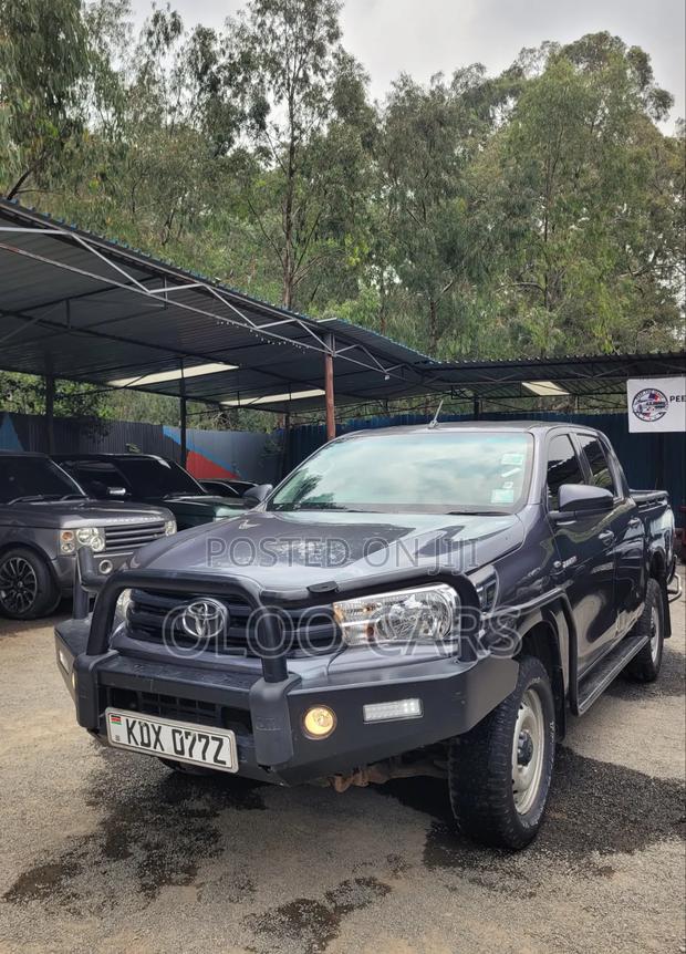 Toyota Hilux 2021 Silver