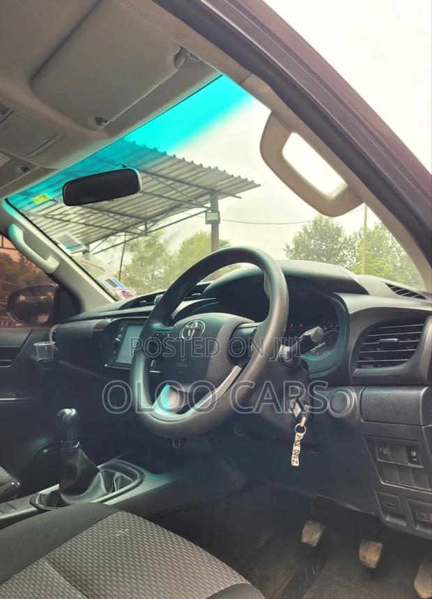 Toyota Hilux 2021 Silver