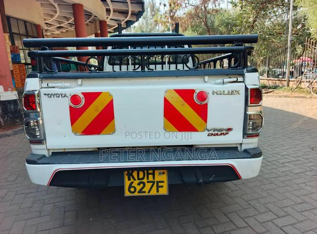 Toyota Hilux 2015 Off white