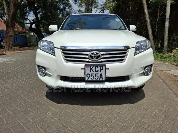 Toyota Vanguard 2011 White