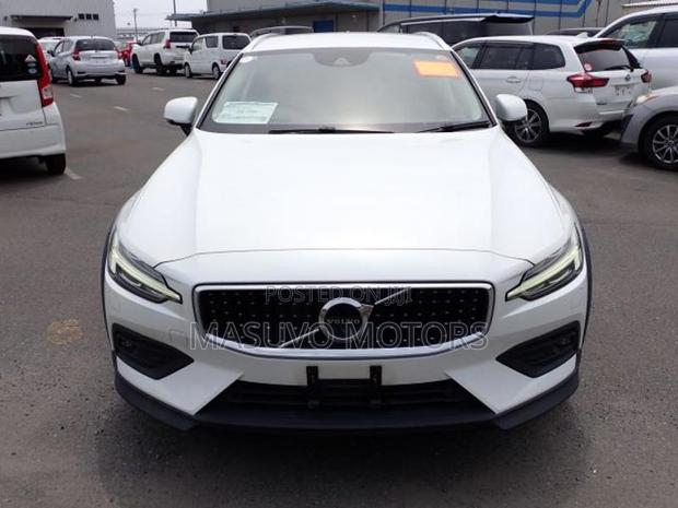 Volvo V60 2019 Pearl