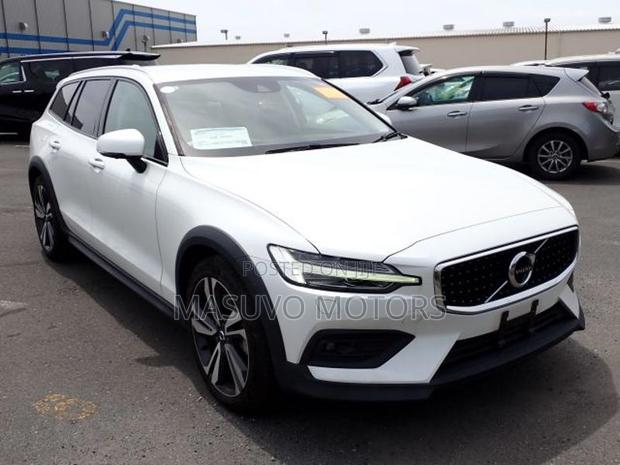 Volvo V60 2019 Pearl
