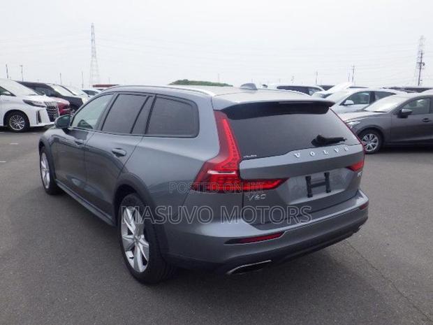 Volvo V60 2019 Gray
