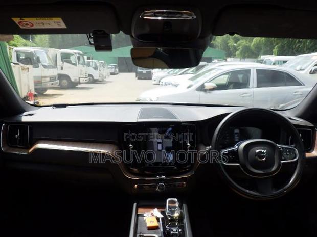 Volvo XC60 2021 Gray