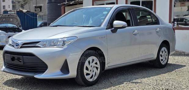 Toyota Axio 1.5 Hybrid 2WD 2019 Silver