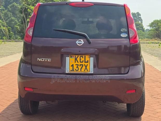 Nissan Note 2011 Maroon