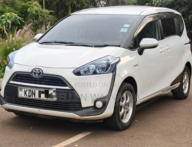 Toyota Sienta 2017 White